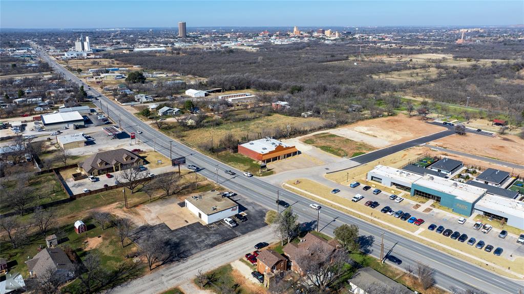 Mc Phail - Commercial Sale