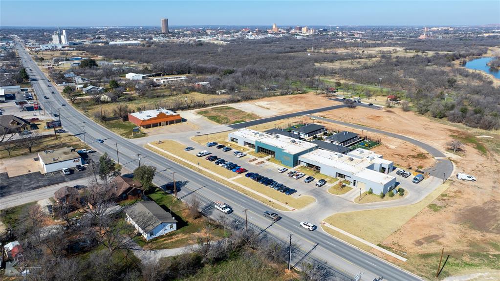 Mc Phail - Commercial Sale