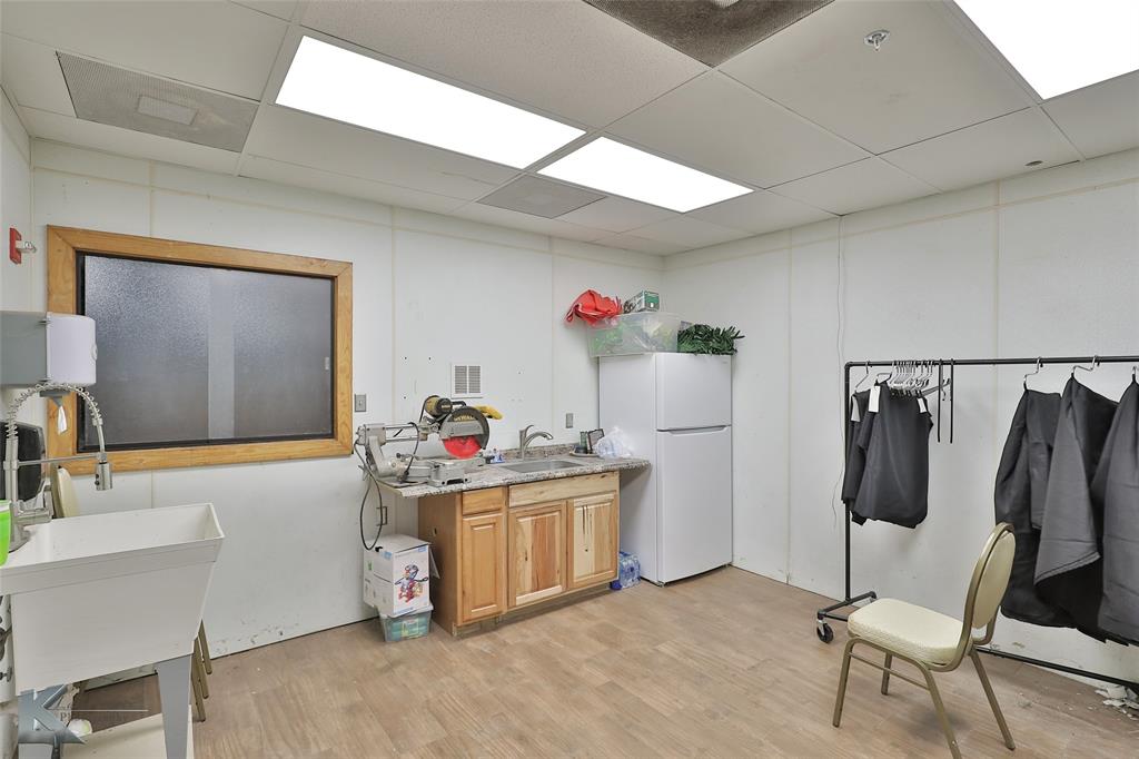 Mc Phail - Commercial Sale