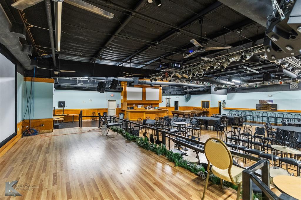 Mc Phail - Commercial Sale