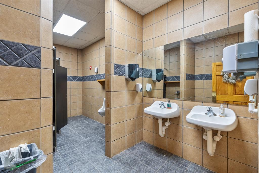 Mc Phail - Commercial Sale