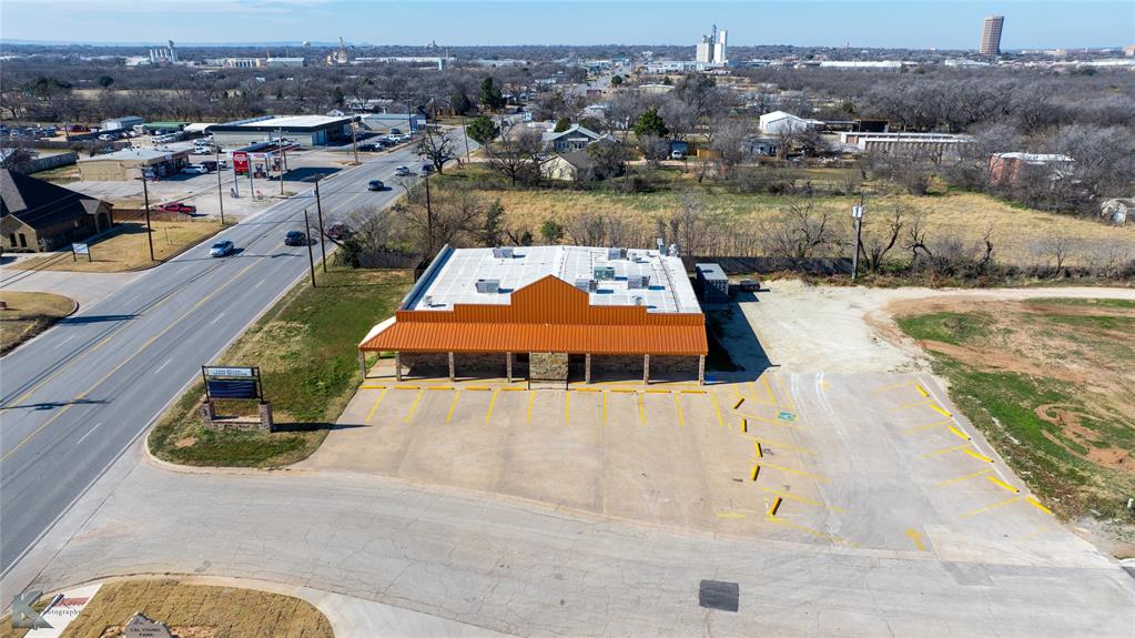 Mc Phail - Commercial Sale