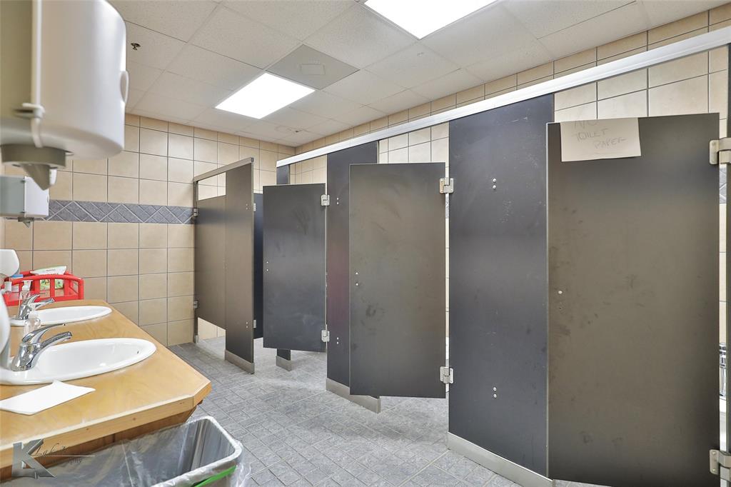 Mc Phail - Commercial Sale