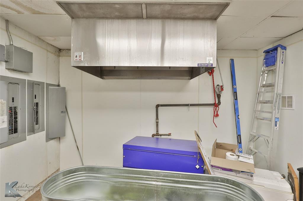 Mc Phail - Commercial Sale