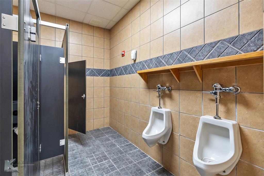 Mc Phail - Commercial Sale