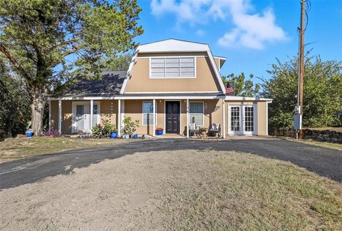 Photo of 1106 Scenic Drive, Granbury, TX 76048 (MLS # 21091351)