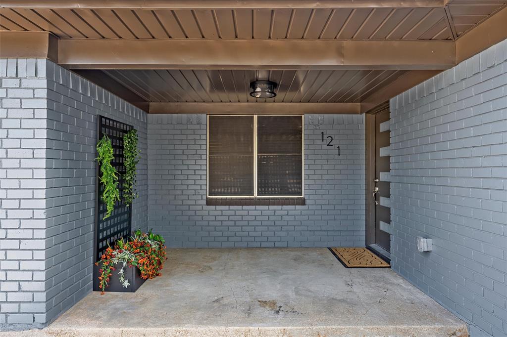 121 E Dawn Drive