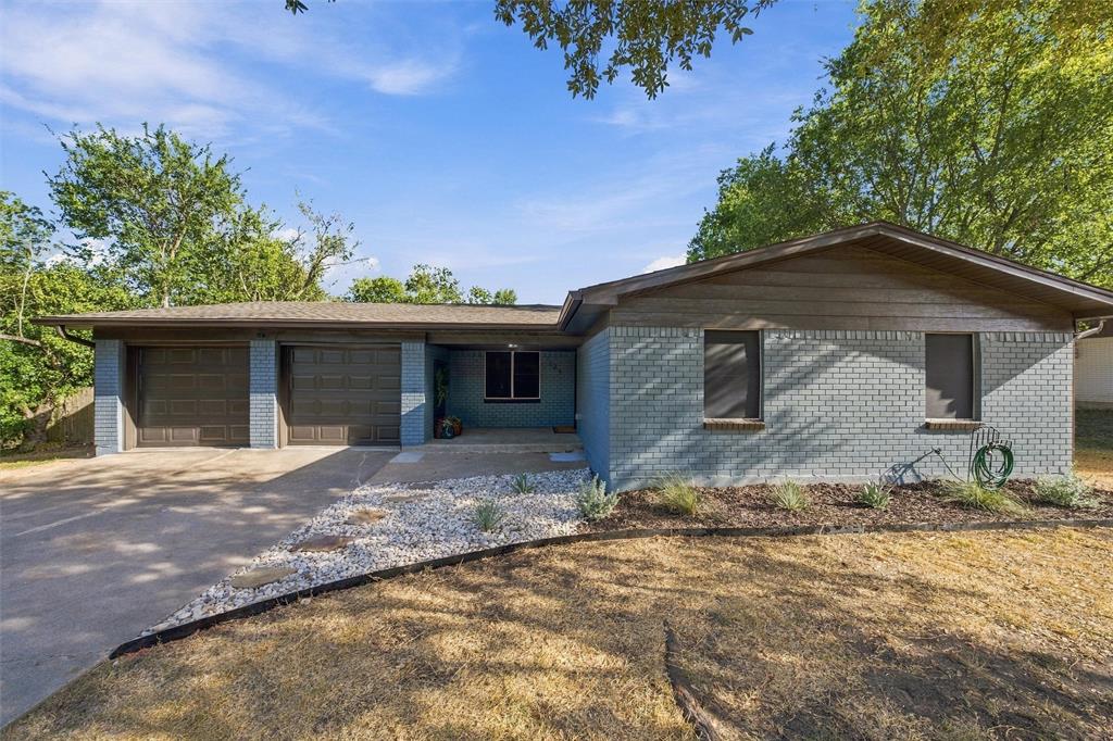 121 E Dawn Drive