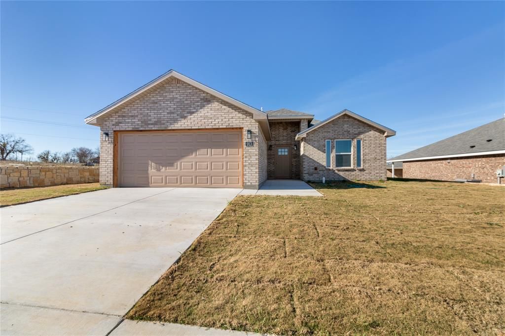 Photo of 913 E 3RD Street, Coleman, TX 76834 (MLS # 21164506)