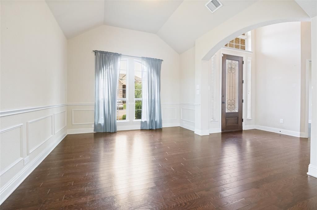Photo of 2919 Sendero, Grand Prairie, TX 75054 (MLS # 21273130)