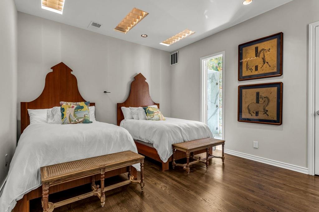 Highland Park West Twnhms Mccleary - Residential