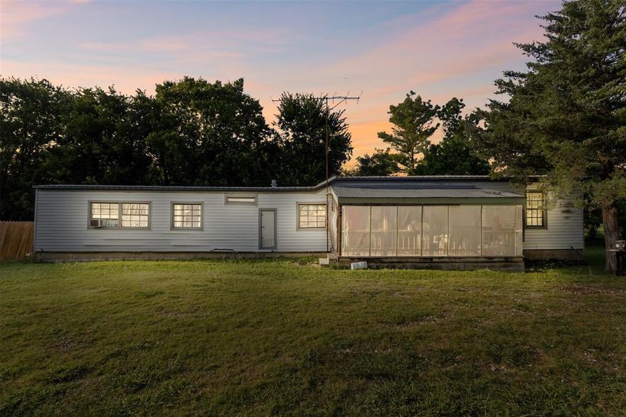 Welcome to an incredible opportunity to own 1 full acre of land with a well-kept single wide mobile home, ideally positioned in an area experiencing rapid new development. Whether you are a first-time buyer, investor or looking to build your dream home, this property offers endless potential and long-term value. 
This property offers room for expansion, storage or future builds.

Septic system. 
Situated just minutes from brand-new subdivisions, potential to lease, live or hold as a future investment.
Buyer to verify school districts.