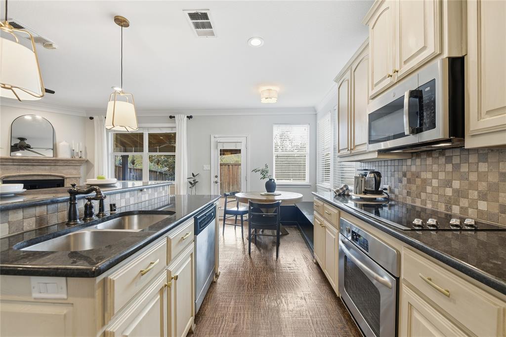 Coppell, Texas 75019, United States, 3 Bedrooms Bedrooms, ,3 BathroomsBathrooms,Residential,Pending,247663