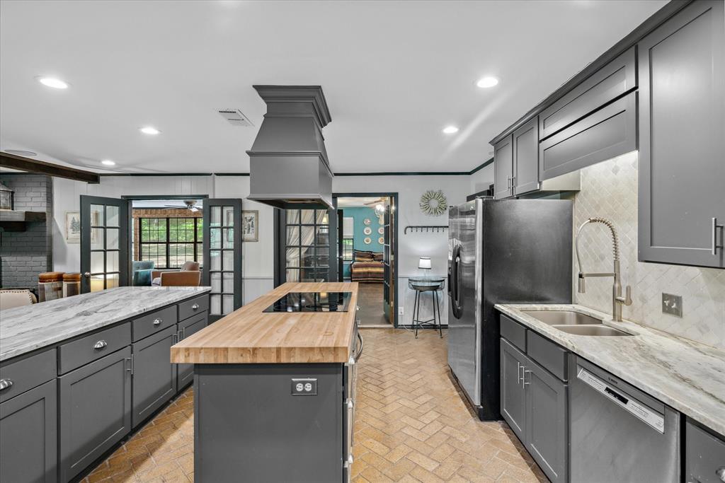 WOODLAND ACRES - Residential