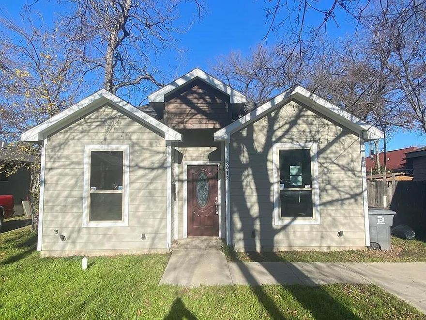 Recently updated, light-filled 4 bed 2 bath home with brand new luxury vinyl plank flooring in the bedrooms, modern bathrooms with tile and chrome fixtures, and an open concept kitchen and living area with chef's kitchen extras (stainless steel appliances, granite countertops, garbage disposal, pot filler)  Comes with W D.

A short walk to Exline Park and only a short 7 min drive to downtown.

New fence for privacy, an ADT security system, and ring camera for additional security. Driveway can fit 1-2 cars in driveway and plenty of street parking.

The master bedroom is spacious and bright and has its own private bathroom and walk-in closet. The layout makes this house feel surprisingly large.