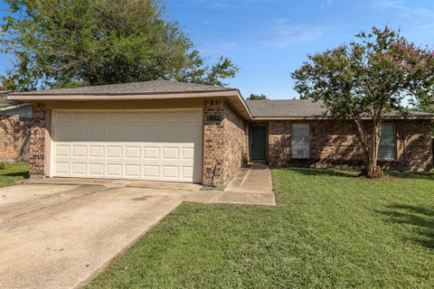 Photo of 1633 Bette Drive, Mesquite, TX 75149 (MLS # 21390918)