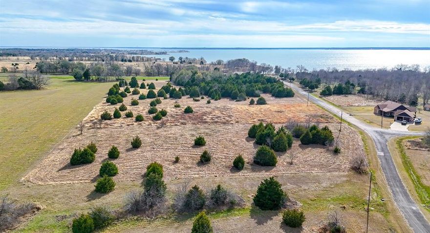 Elegant Lake Living opportunity! This 2.01 acre lot  offers an amazing opportunity to build your dream home near the shores of Richland Chambers Reservoir, the third largest lake in Texas ! The property is located inside a gated community  with site built homes of 2,000 square feet or more. This lot offers the perfect topography for building  along with open spaces with scattered trees for spacious living inside a prestigious community .
Owner Financing Available.