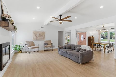 Photo of 2202 Custer Parkway, Richardson, TX 75080 (MLS # 21246835)