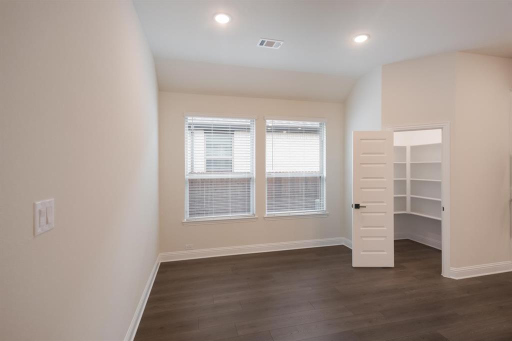 3806 Belleview