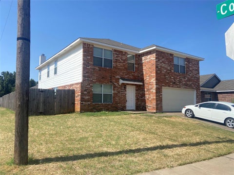Photo of 2701 Maegen Circle, Fort Worth, TX 76112 (MLS # 21302154)