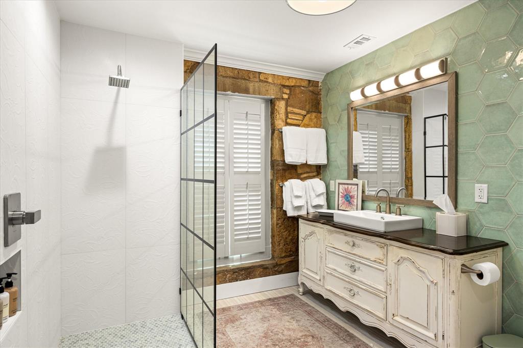 Original Town - Commercial Sale