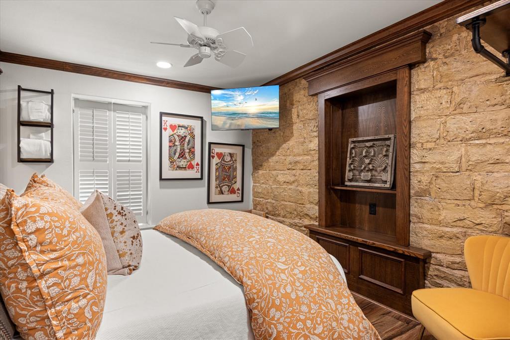 Original Town - Commercial Sale