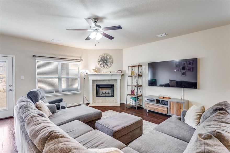 Spacious Living, Flexible Spaces & a Backyard Made for Texas Evenings.Welcome to this beautifully maintained home in Weatherford offering the perfect blend of comfort, space, and everyday functionality. From the moment you arrive, you’ll appreciate the inviting curb appeal, mature landscaping, and expansive driveway with a 3 car garage ideal for vehicles, storage, or hobbies. Step inside to a bright and welcoming entry with rich wood flooring and a staircase accented by wrought iron balusters. The open-concept layout flows effortlessly into the main living area, where you’ll find generous space for gathering, relaxing, and entertaining. A cozy fireplace anchors the room, while large windows bring in natural light and views of the backyard.The kitchen is designed for both function and style, featuring Abundant cabinetry Expansive island with bar seating Stainless steel appliances Open sightlines to the dining and living areas.Whether you’re hosting holidays or casual weeknight dinners, this layout makes it easy to stay connected.
Upstairs, a large bonus living area offers incredible flexibility, perfect as a game room, media room, playroom, or second family room. Secondary bedrooms are well sized with great natural light, and the home’s layout provides separation and privacy for everyone. Out back, enjoy a covered patio and a spacious yard ready for grilling, playtime, or simply relaxing at the end of the day. The covered area makes it easy to enjoy the outdoors year round. Highlights Include, 3 car garage, Open-concept living, Upstairs bonus room, Covered back patio and Generous storage throughout.
This home delivers the space you need with the comfortable, welcoming feel you want all in a convenient Weatherford location with easy access to shopping, dining, and schools. Refrigerator will convey with property.