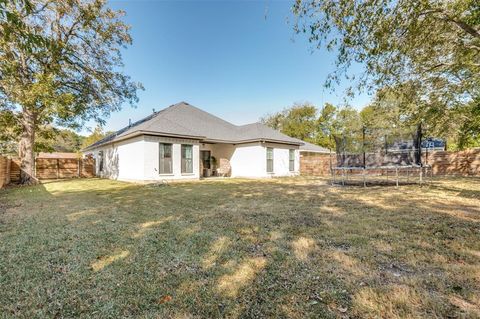 Tiny photo for 216 Melrose Lane, Lancaster, TX 75146 (MLS # 21099582)