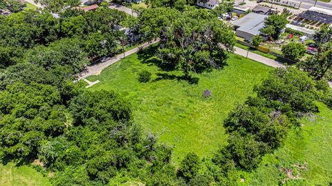 Photo of 1024 Alvarado Street, Cleburne, TX 76031 (MLS # 21204368)