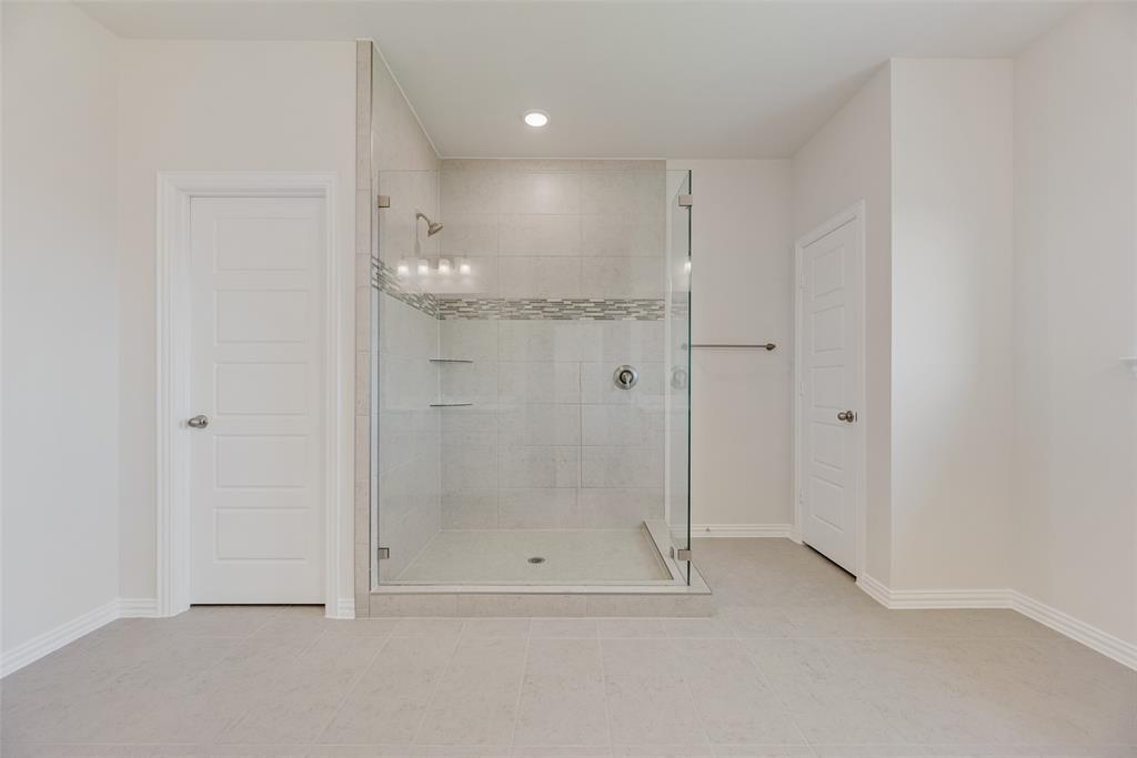 Valencia On The Lake - Residential