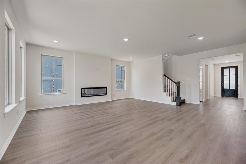 Valencia On The Lake - Residential