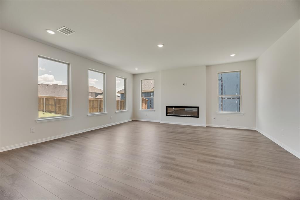 Valencia On The Lake - Residential