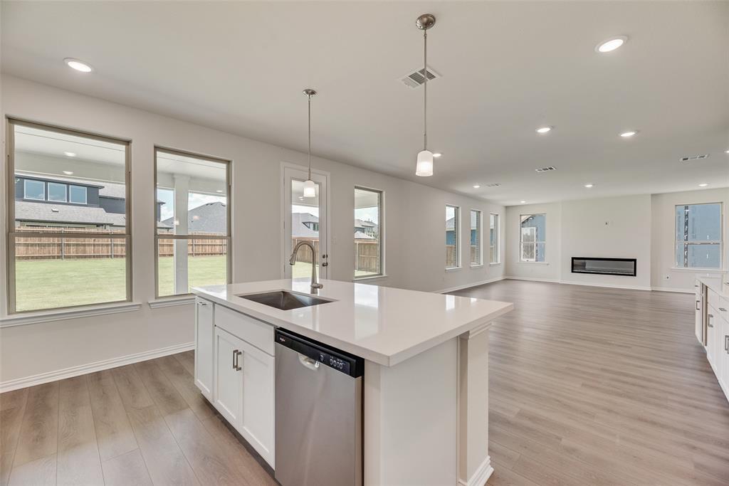 Valencia On The Lake - Residential