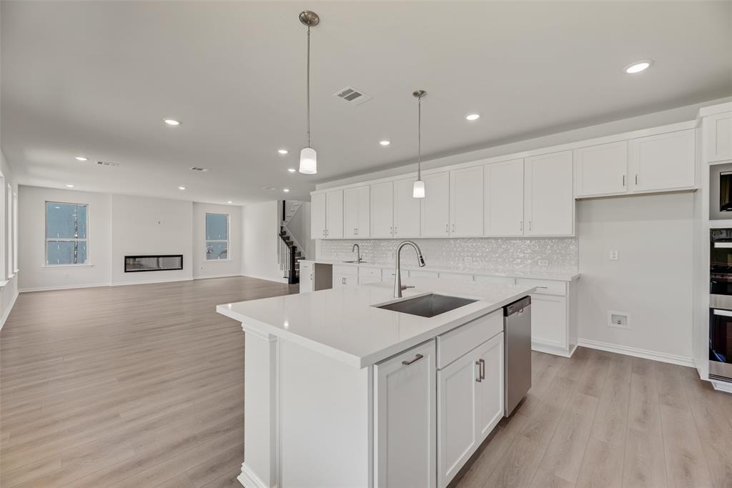 Valencia On The Lake - Residential