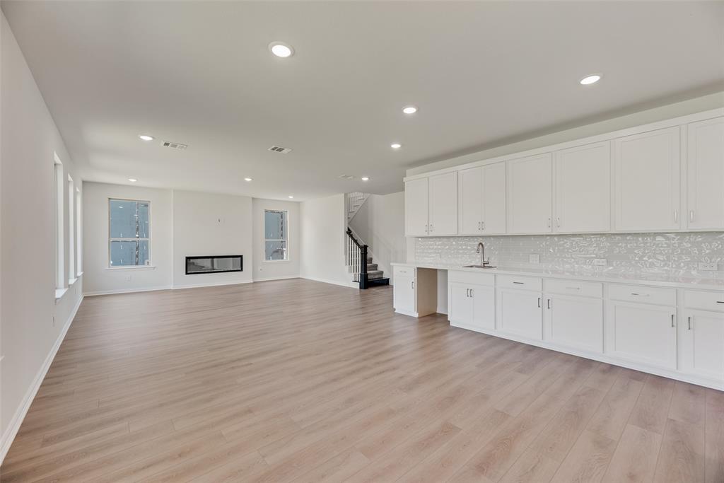 Valencia On The Lake - Residential