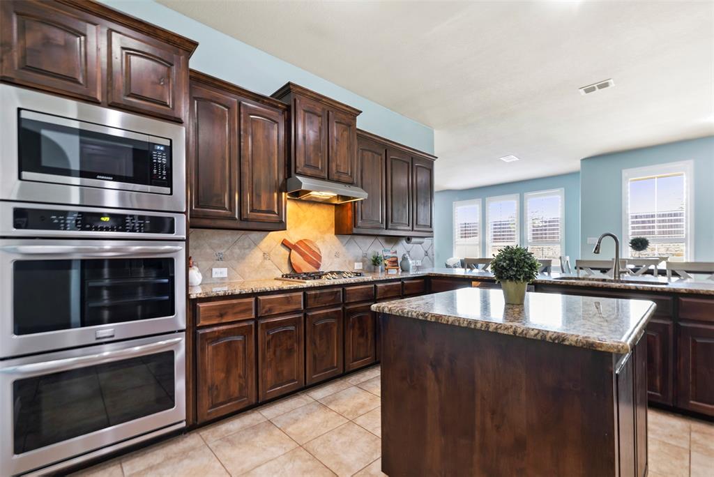 2112 Rosalinda Pass