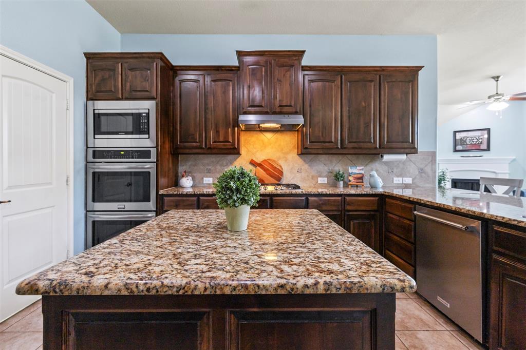 2112 Rosalinda Pass
