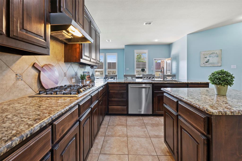 2112 Rosalinda Pass