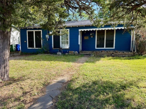 Photo of 610 N Jordan Street, Whitesboro, TX 76273 (MLS # 21420981)