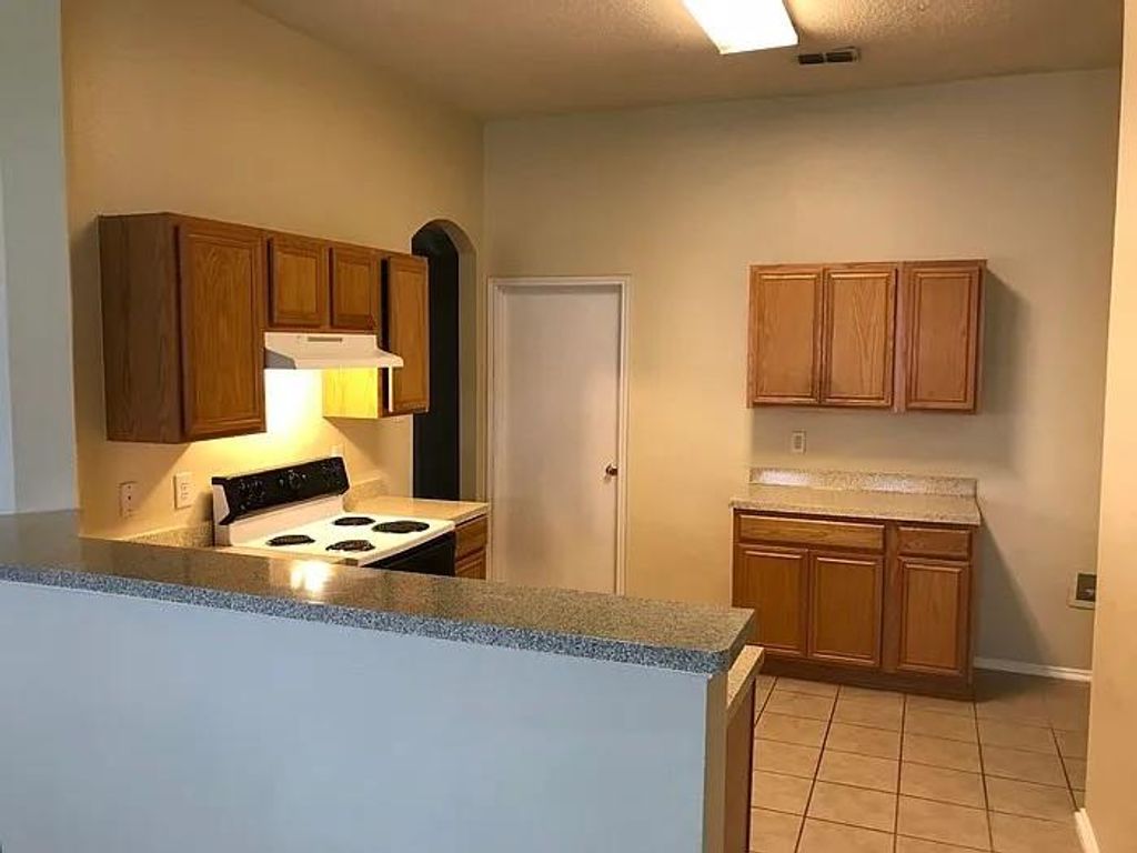 Photo of 516 Ashdale Drive, Fort Worth, TX 76140 (MLS # 21213324)