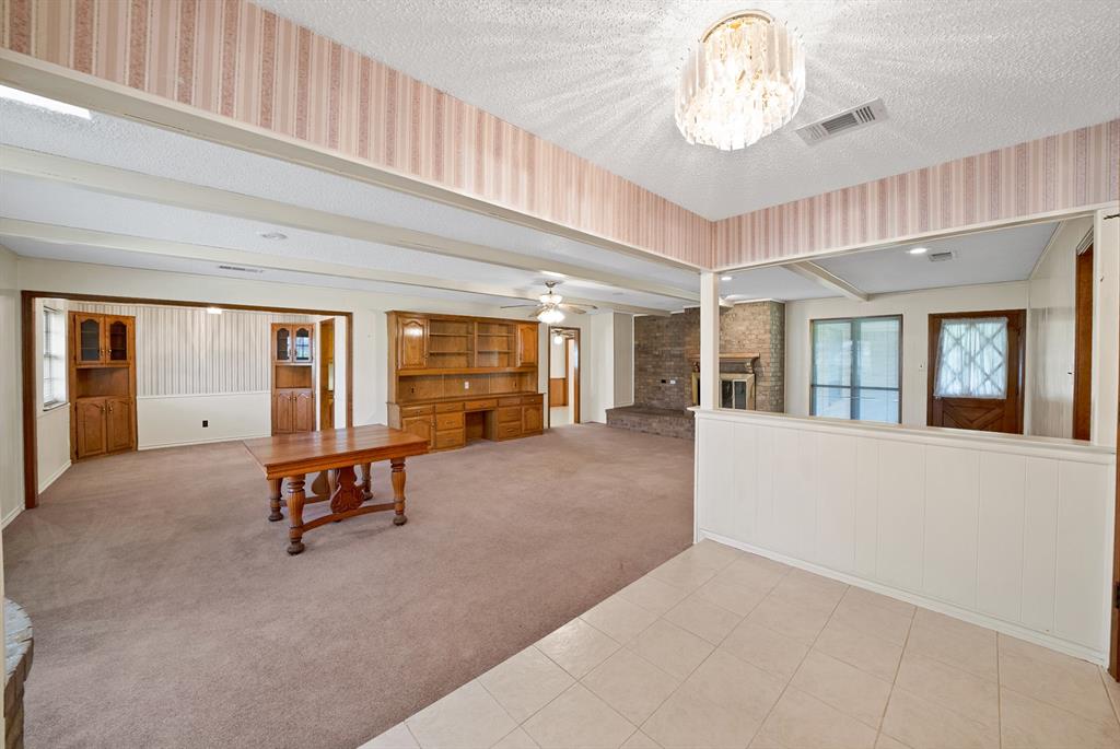 405 Shadowwood Trail