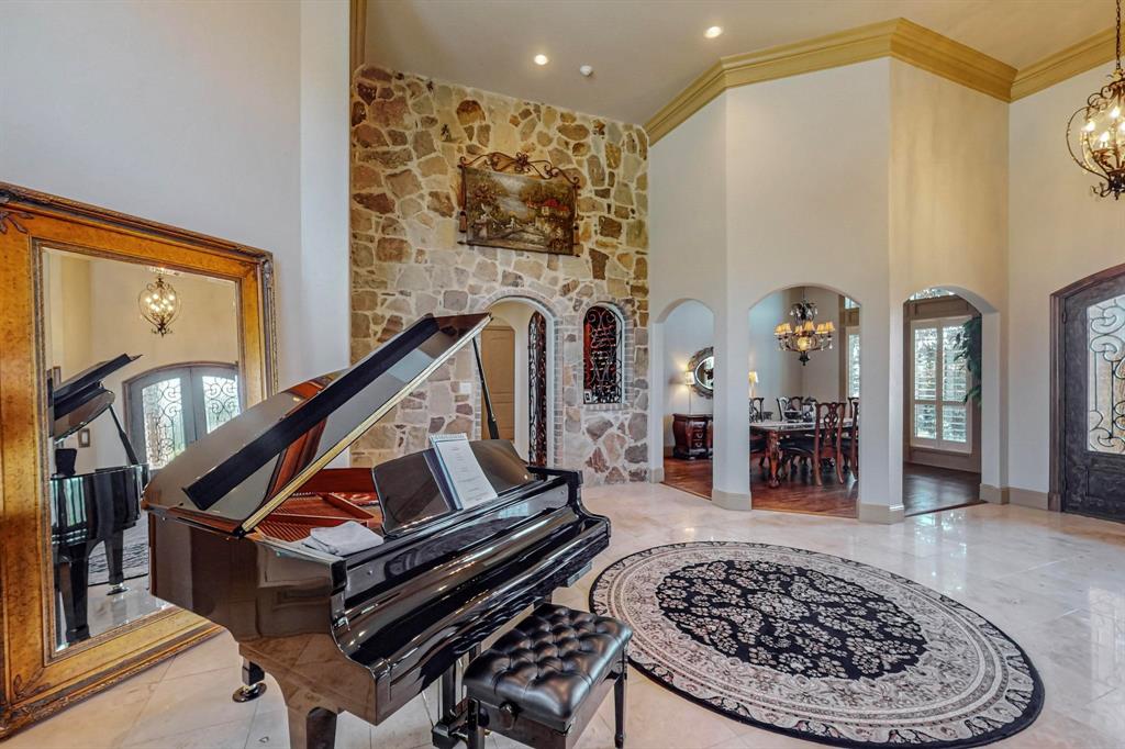 5432 Lake Victoria Court