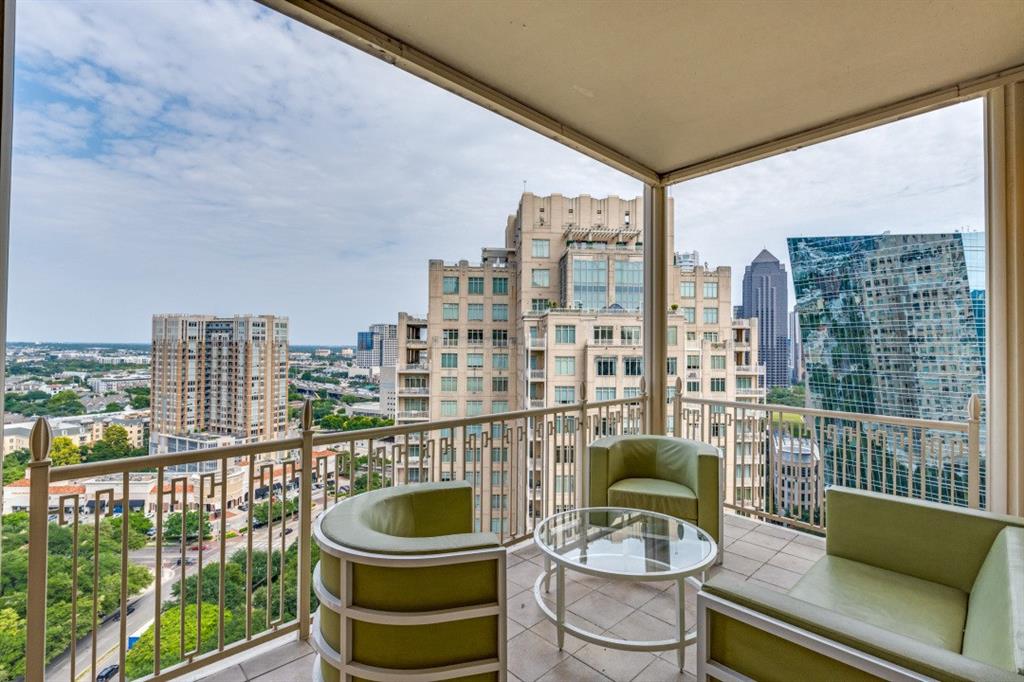 Tower & Regency Row Residences - Residential