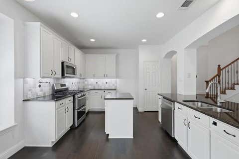 Tiny photo for 6974 Shoreview Dr, Grand Prairie, TX 75054 (MLS # 21340404)