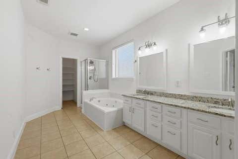 Tiny photo for 6974 Shoreview Dr, Grand Prairie, TX 75054 (MLS # 21340404)