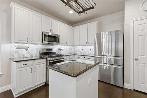 Tiny photo for 6974 Shoreview Dr, Grand Prairie, TX 75054 (MLS # 21340404)
