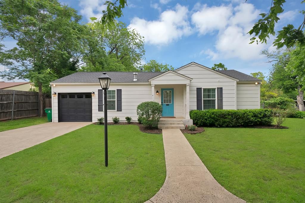 Photo of 123 Waggoner Lane, Westworth Village, TX 76114 (MLS # 21251122)