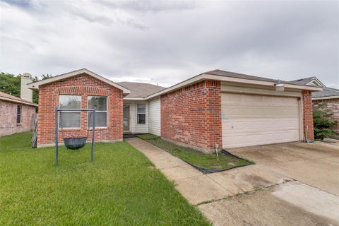 Photo of 222 Idlewyld Drive, Mesquite, TX 75149 (MLS # 21307823)