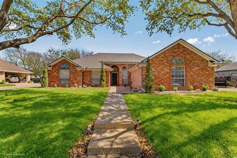 Photo of 228 Fannin Drive, Hewitt, TX 76643 (MLS # 21212397)