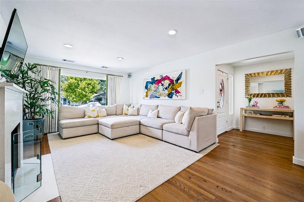 7528 Wentwood Drive